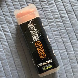 Cordova Cold Snap Cooling Towel NWT